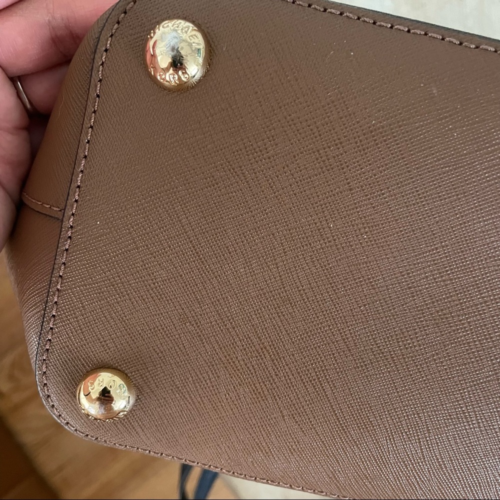 Michael Kors Jet Set Medium Tote in Camel - Picture 6 of 11
